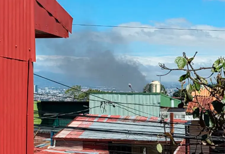 Tres niñas y un adulto mueren en incendio en San José