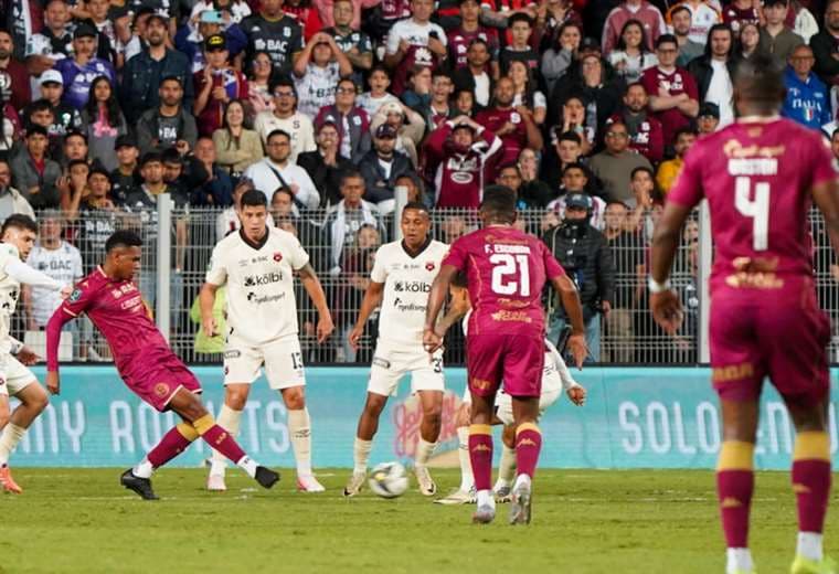 Alajuelense sorprende a Saprissa tras 45 minutos