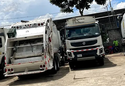 Recién nacido aparece muerto dentro de camión de basura en Limón
