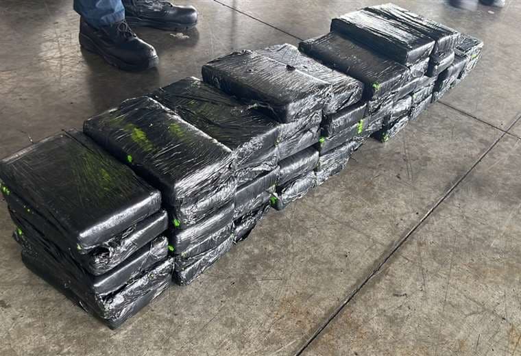 Guatemala decomisa 1,3 toneladas de cocaína en contenedor procedente de Ecuador