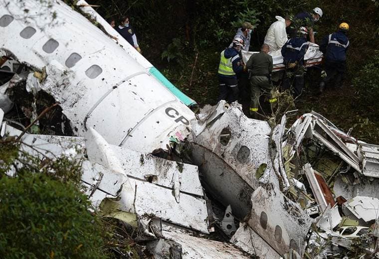 A un año del accidente aéreo del avión de LaMia que despegó de Bolivia con el equipo Chapecoense a bordo, poco han avanzado las investigaciones y sanciones.