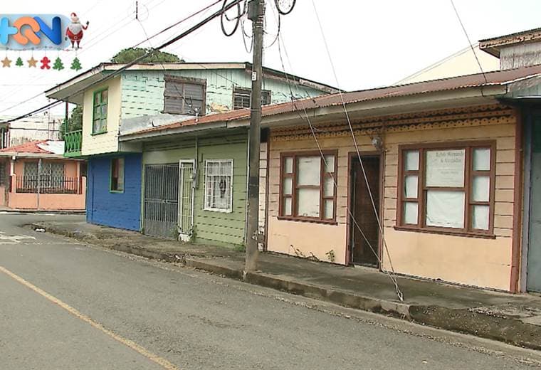 El Barrio La Cananga tiene 200 años de existir, y las casas son antiguas. Las familias conocen muy bien de dónde nació el .