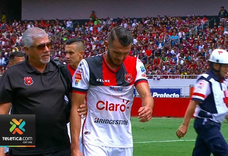 Alajuelense debe de buscar otra vez un defensa luego de la nueva lesión de Esteban Marín
