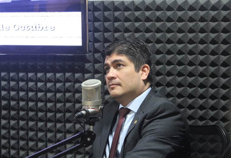 Presidente Carlos Alvarado visitó el programa Malas Compañías de Teletica Radio. |Fernando Araya