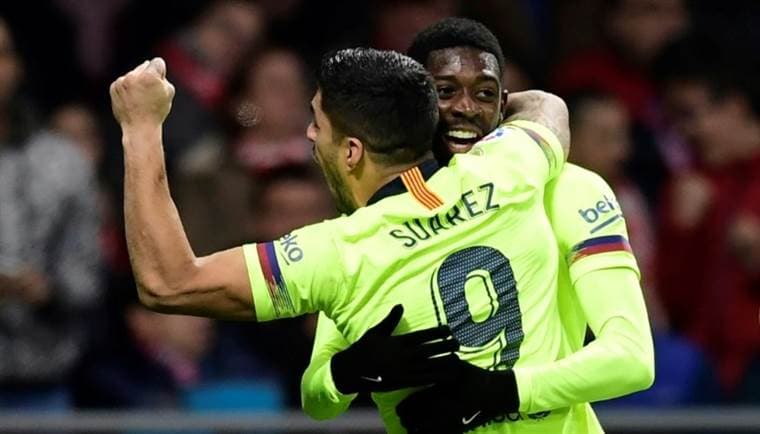 Luis Suárez y Dembelé. AFP