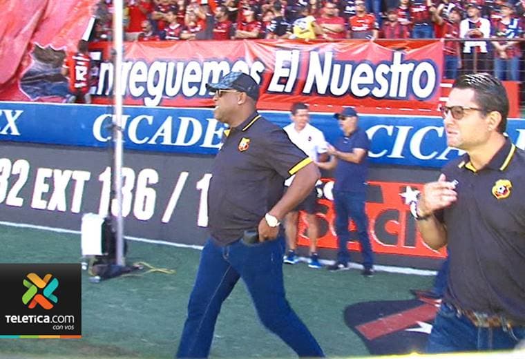 Jugadores florenses reconocen que es todo un lujo contar con dos técnicos en el banquillo