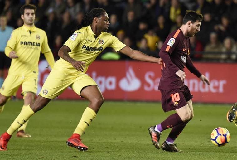 Rubén Semedo (izquierda) del Villarreal marca a Lionel Messi.|AFP