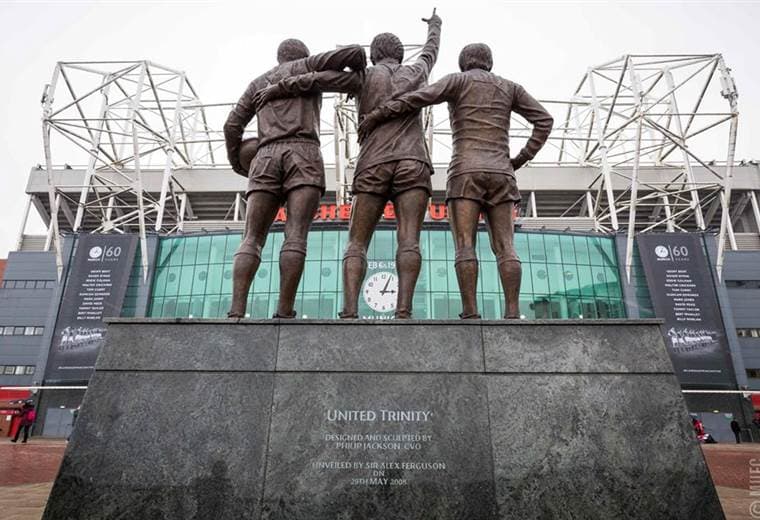 Manchester United rinde homenaje a las víctimas del accidente aéreo de Múnich.|AFP