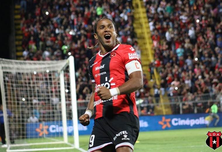 Jonathan McDonald, delantero de Liga Deportiva Alajuelense. 