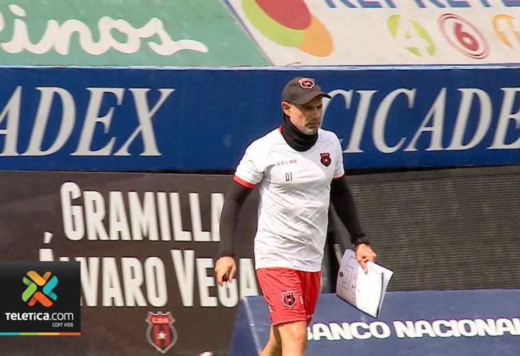 Técnico Dos Santos agradece el respaldo de la gerencia de Alajuelense