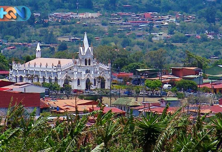 Llegamos a un pueblo montañoso de Heredia que cuenta con una hermosa iglesia Neogótica y cafetales que marcaron su historia. Esta semana le mostraremos reportajes de los cuatros distritos que conforman este cantón, personajes, lugares turísticos, comidas y demás.