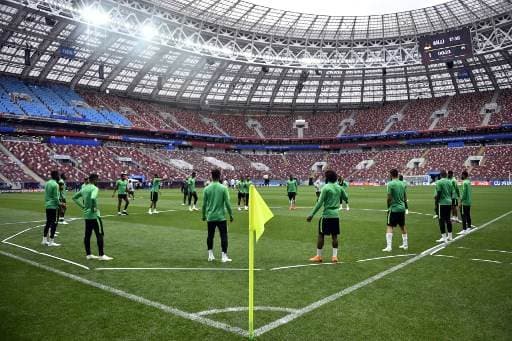 Arabia Saudita entrena en el estadio Luzhniki en Rusia.|AFP