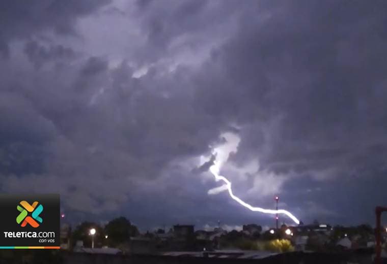 Lluvias de este miércoles generaron 21.500 rayos en todo el país