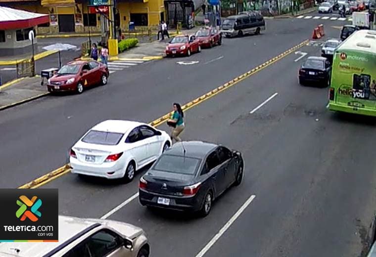 Los accidentes pasan, pero con Candeliss está todo bajo control. Descu