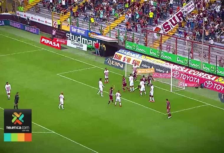 Alejandro Cabral se convirtió en el argentino número 12 que anota con el Saprissa