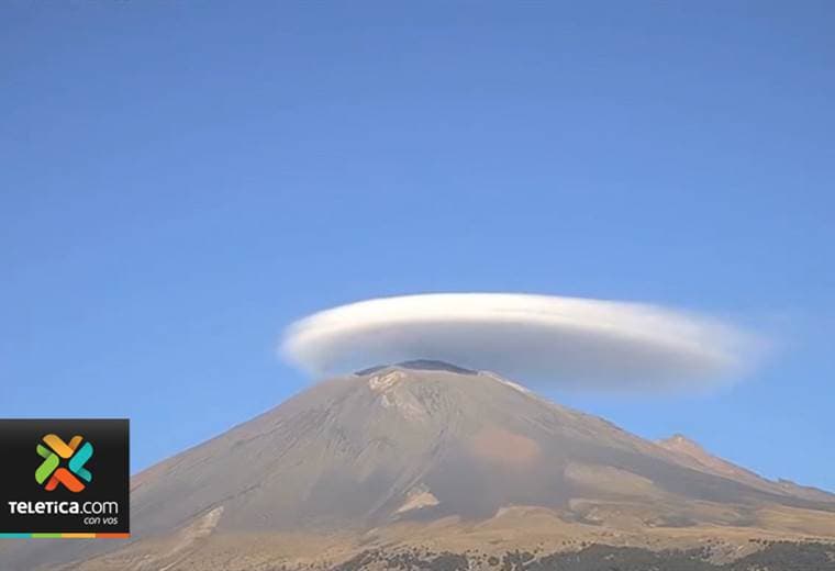 Nubes lenticulares aparecieron sobre el volcán Popocatépetl