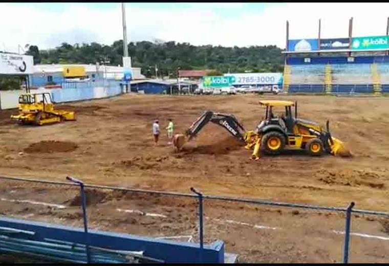 Así avanzan los trabajos de cambio de cancha en el Estadio Municipal de Pérez Zeledón