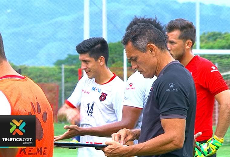 Alajuelense pone su mirada en fútbol de Honduras ante la salida de Abdiel Arroyo