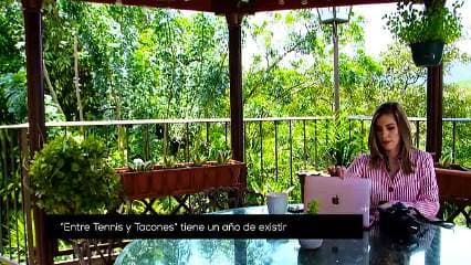 Elena Arias es médico general, tiene una maestría en servicios de salud, tiene 29 años, es oriunda de Atenas.Y es la autora del blog “Entre Tennis y Tacones”. Un espacio de salud y estilo de vida, pero ¿cómo le surgió idea a esta doctora? Ahora, este blog tiene un año de existir. En Instagram 6200 seguidores, en Facebook 4000, y en su página web hasta 10 mil lectores al mes. Y ¿qué representa “Entre Tennis y Tacones” para Elena? Para ella lo más importante del blog, es la retroalimentación.