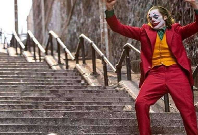 Escena de baile en las escaleras 'Joker'