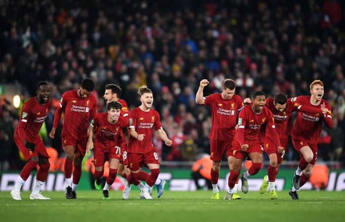 Jugadores del Liverpool celebran en Anfield Road | LFC