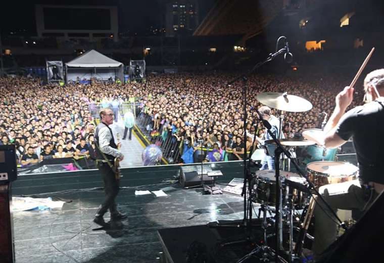 Con estas fotos Weezer y Foo Fighters recordaron su concierto en Costa Rica