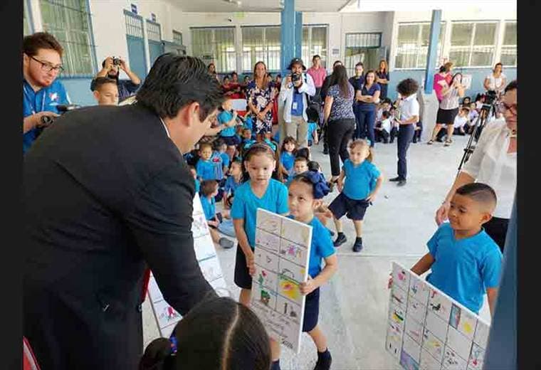 Gobierno entrega moderna escuela a 250 estudiantes