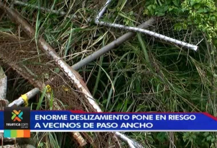 Enorme deslizamiento pone en peligro a un grupo de vecinos de Paso Ancho en San José