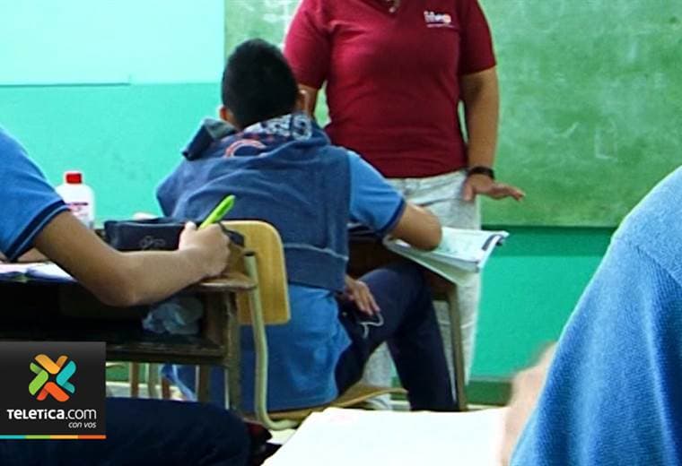 6.217 estudiantes de secundaria recibían doble beca por parte del Estado