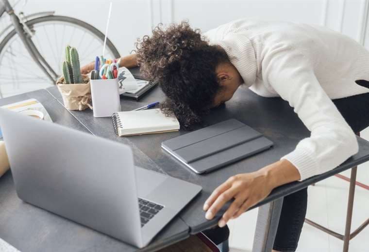 Burnout: el síndrome de estar "quemado" por el trabajo y cómo combatirlo