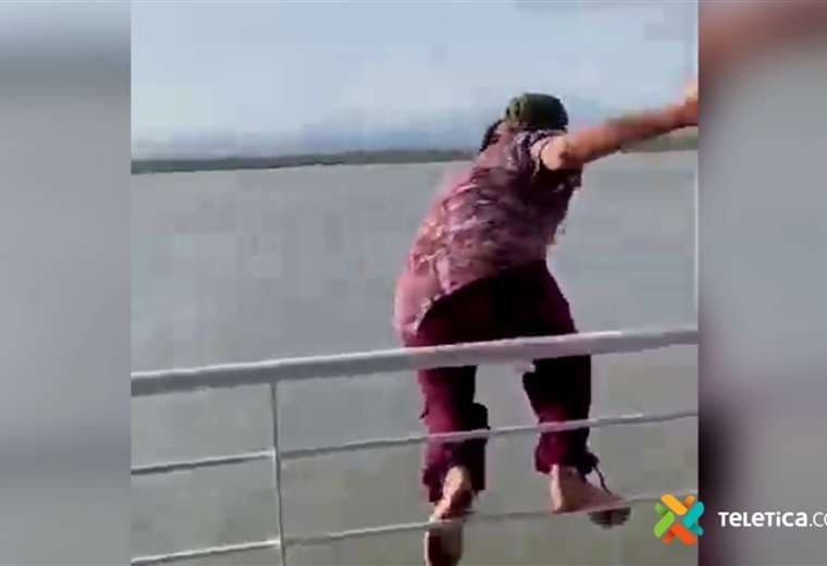 ¡Hombre al agua! Ferry Tambor aplicó protocolo tras imprudencia de pasajero