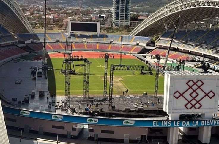 Así luce la gramilla del estadio nacional tras los conciertos de Coldplay.