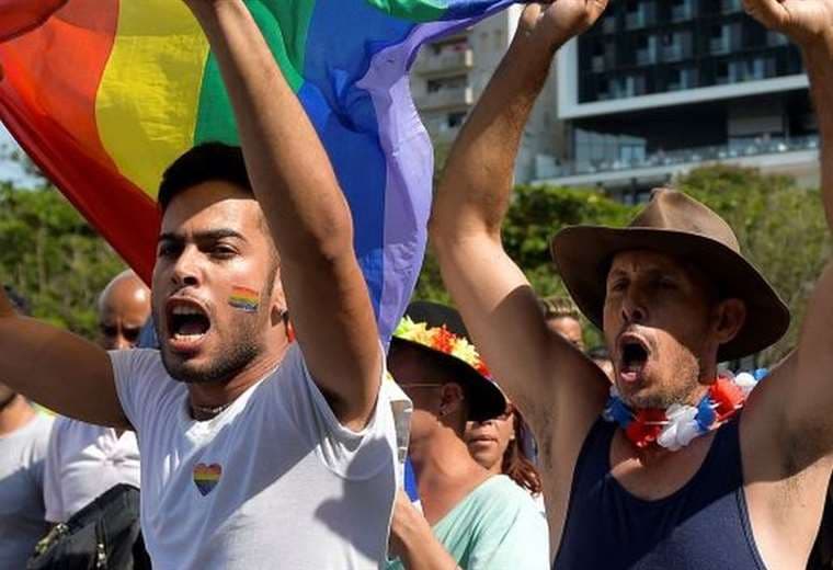 Cubanos concluyen jornada de votación por matrimonio gay y gestación subrogada