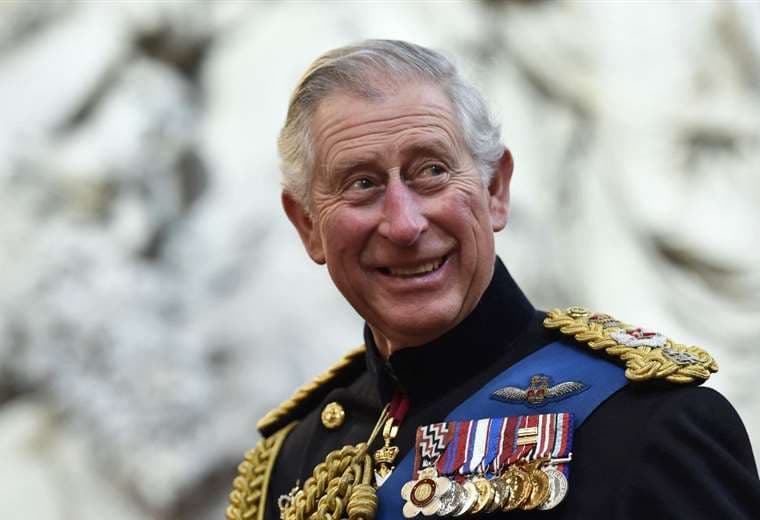 Carlos III pronuncia emotivo discurso en actos del Día D en Inglaterra