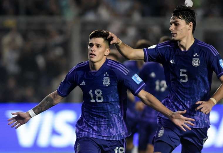 Argentina goleó con una perla y Ecuador avanzó con paliza histórica