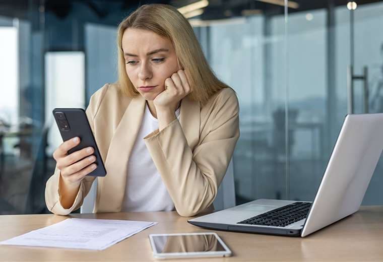 ¿Cuáles son las implicaciones legales de usar redes sociales en horario laboral?