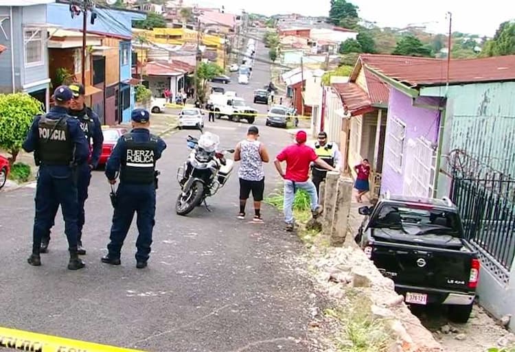 Chofer Pierde El Control Se Sube A Acera Y Atropella Menor De Edad Teletica 7520