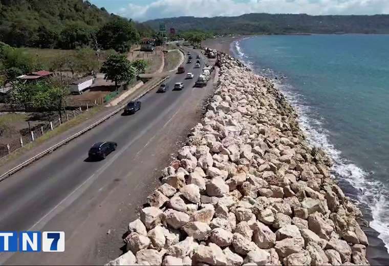 Rompeolas de Caldera se refuerza con 10 mil toneladas más de rocas