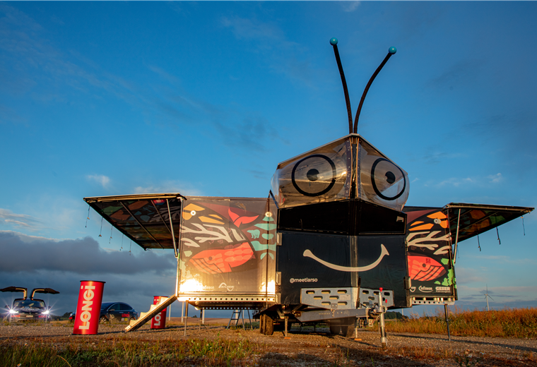 Tráiler que recorre el mundo con energía solar llega a Costa Rica