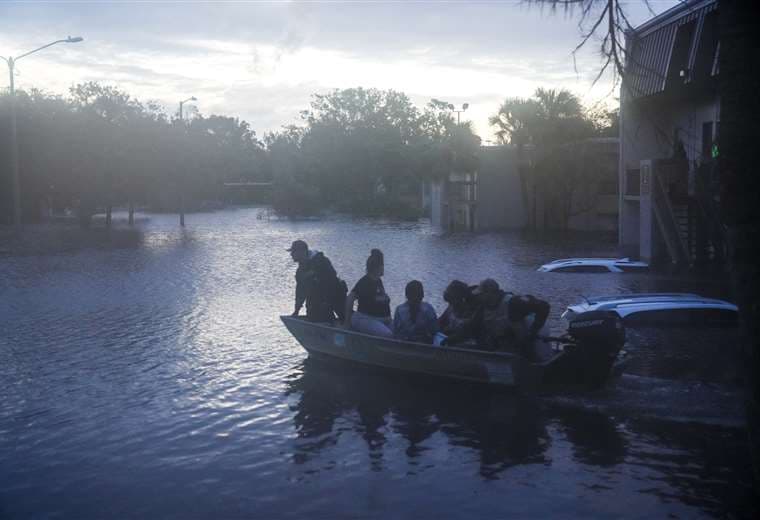 Huracán Milton azota Florida donde más de tres millones de hogares están sin electricidad