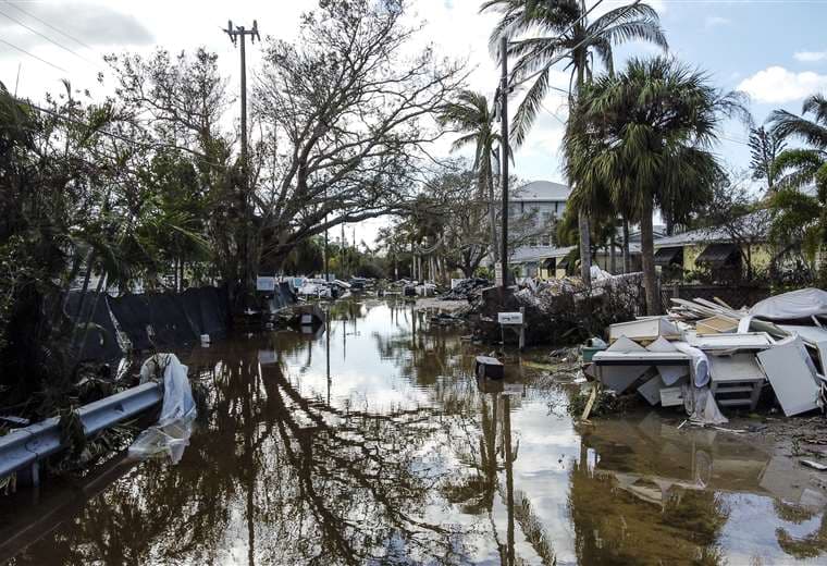 Huracán Milton deja al menos 16 muertos en Florida, donde comienza reconstrucción