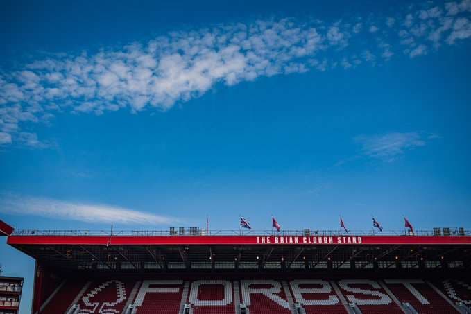 Nottingham Forest fue multado con casi $1 millón por criticar al VAR en redes