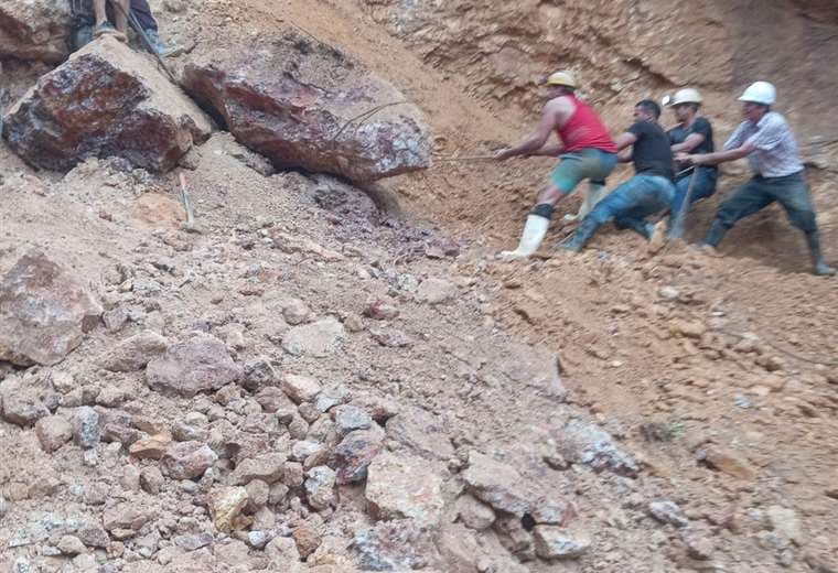 Rescatistas ubican cuerpo de trabajador sepultado en mina de Abangares