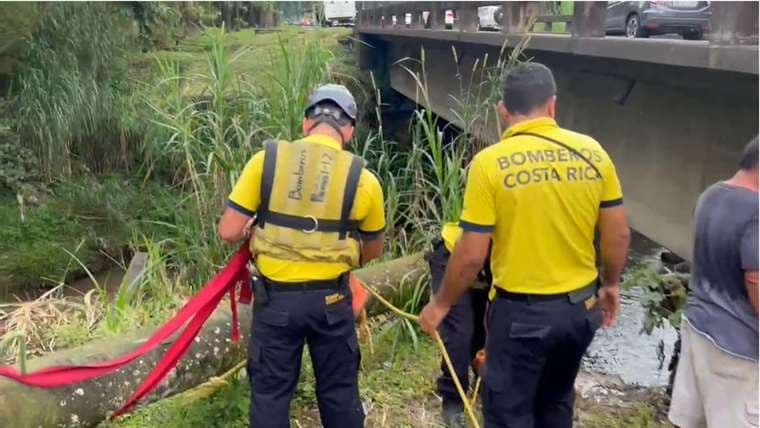 Encuentran en río a hombre que cayó a alcantarilla en Belén