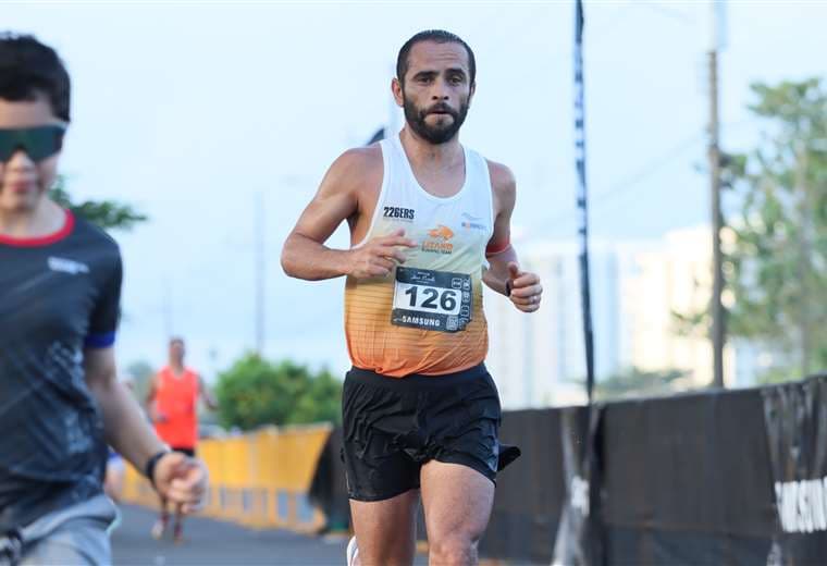 César Lizano y Laura Murillo triunfaron en la Media Maratón Jacó