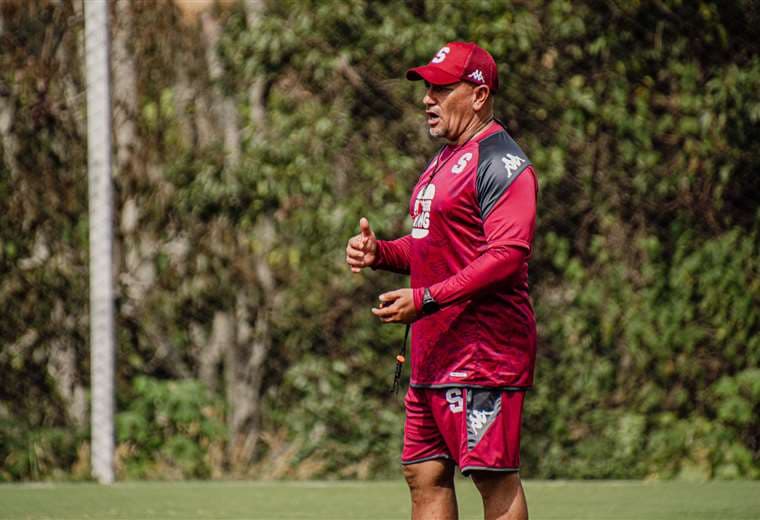 José Giacone responde si Mariano Torres jugará o no en canchas sintéticas