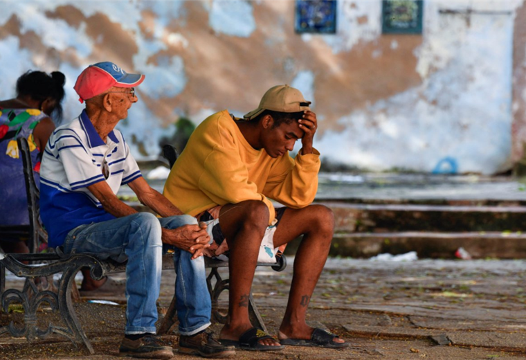 "La poca comida que tenía se pudrió": por qué Cuba está sufriendo peores apagones de los últimos años