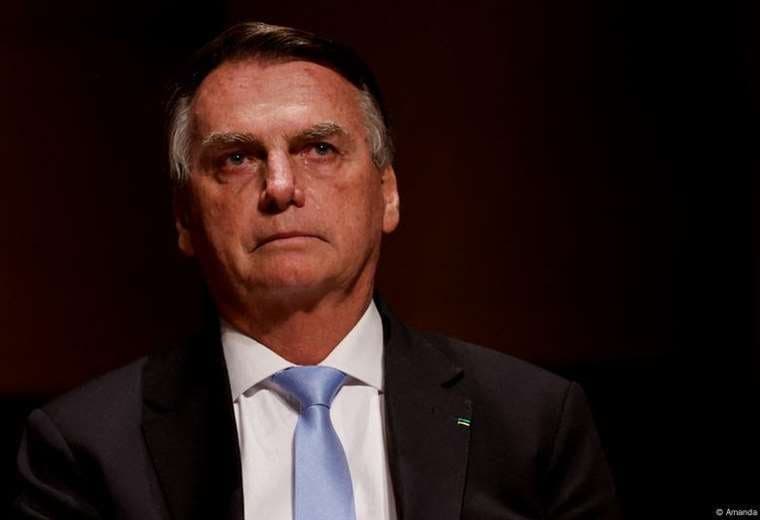 Justicia mantiene confiscación del pasaporte de Bolsonaro