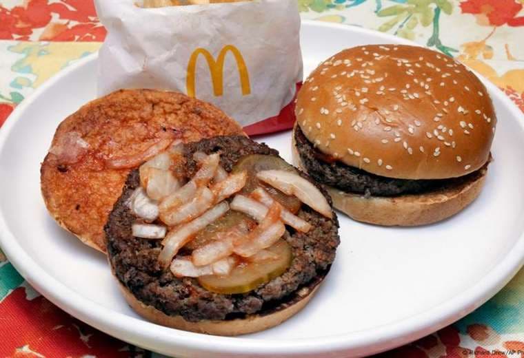 Investigan cebollas como causa de brote mortal de E. coli en McDonald's en EE. UU.