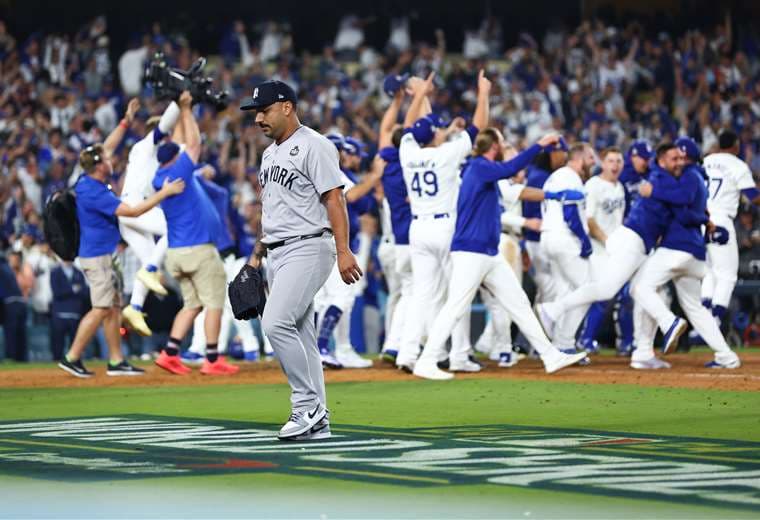 Dodgers ganan 6x3 a Yankees en la décima entrada del inicio de Serie Mundial